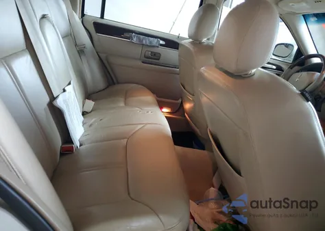 2006 Lincoln Town Car Signature Limited z USA, uszkodzony, nr VIN 1LNHM82VX6Y647333